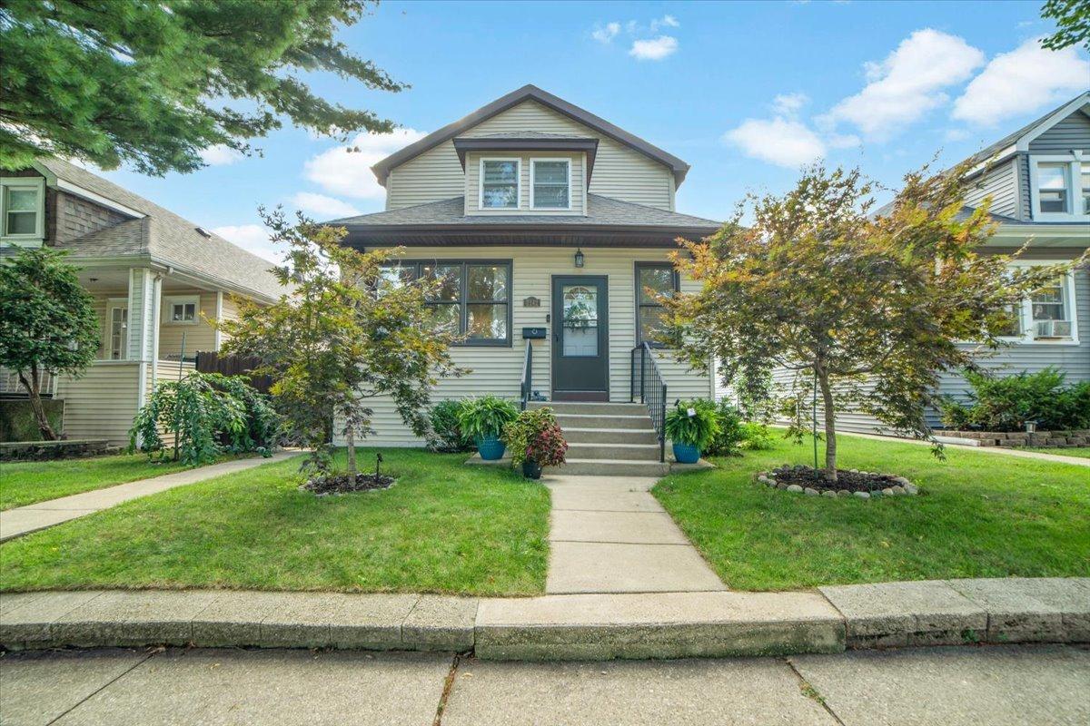 2142 N 73rd Ct., Elmwood Park, IL 60707