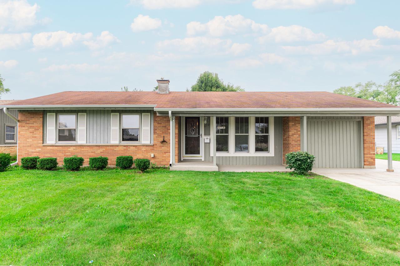 679 W Elk Grove Blvd., Elk Grove Village, IL 60007