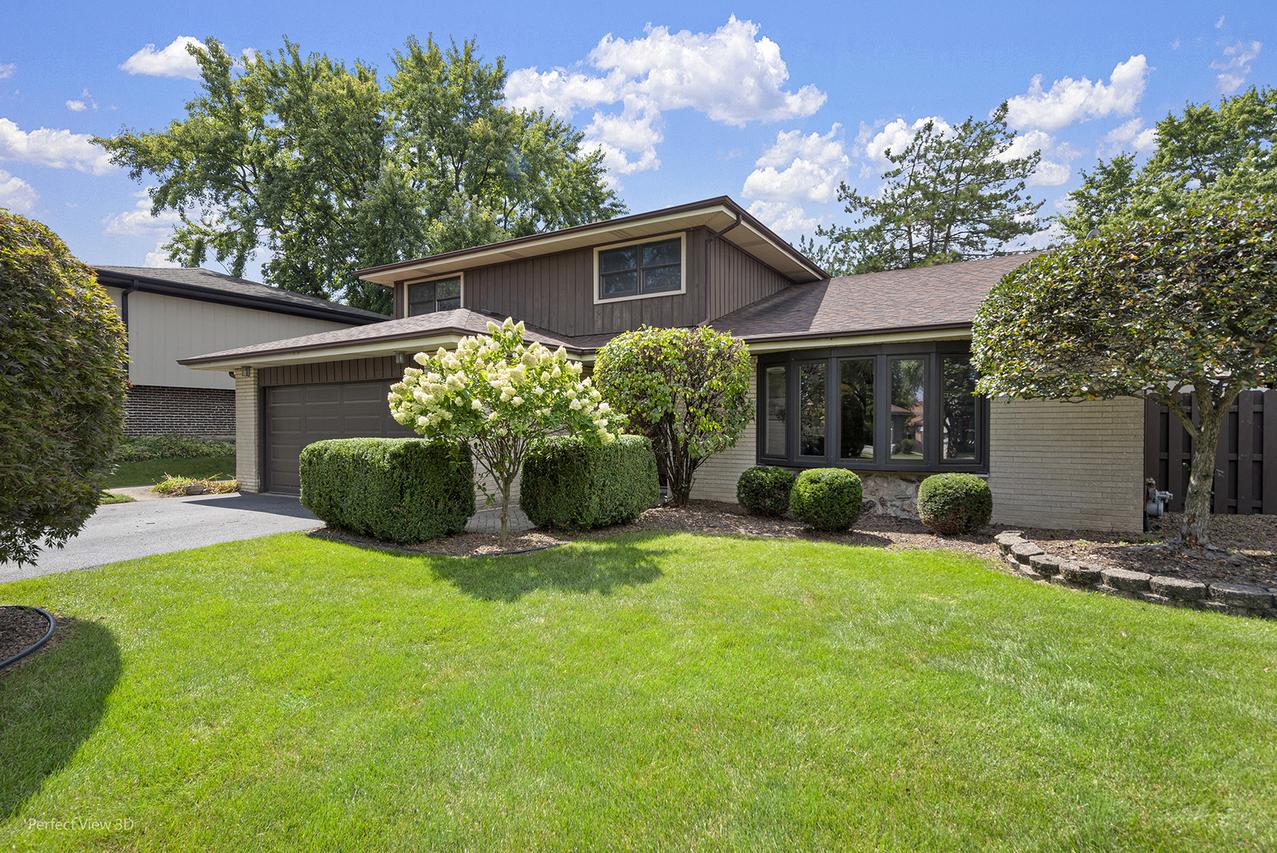 10562 S 84th Ave., Palos Hills, IL 60465