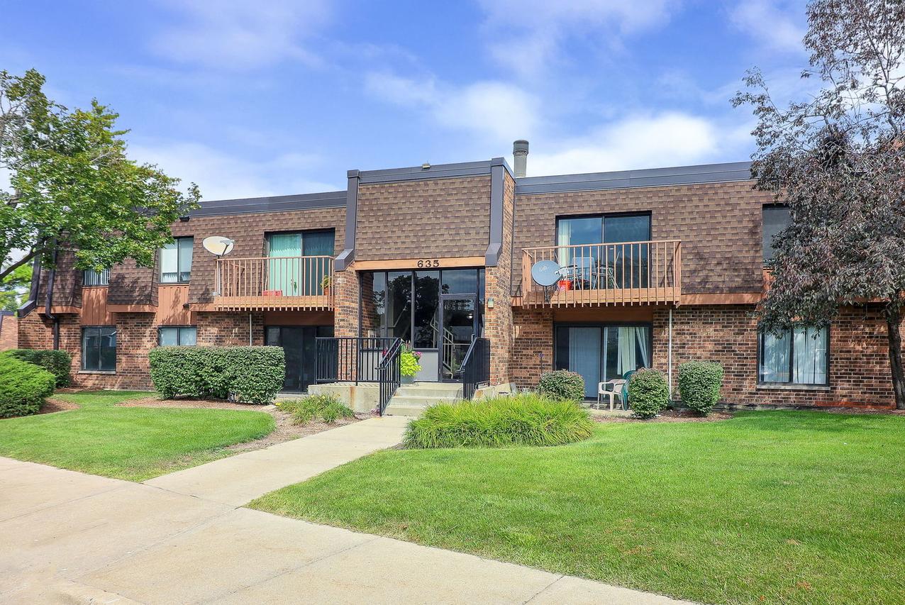 635 Limerick Ln. #2B, Schaumburg, IL 60193
