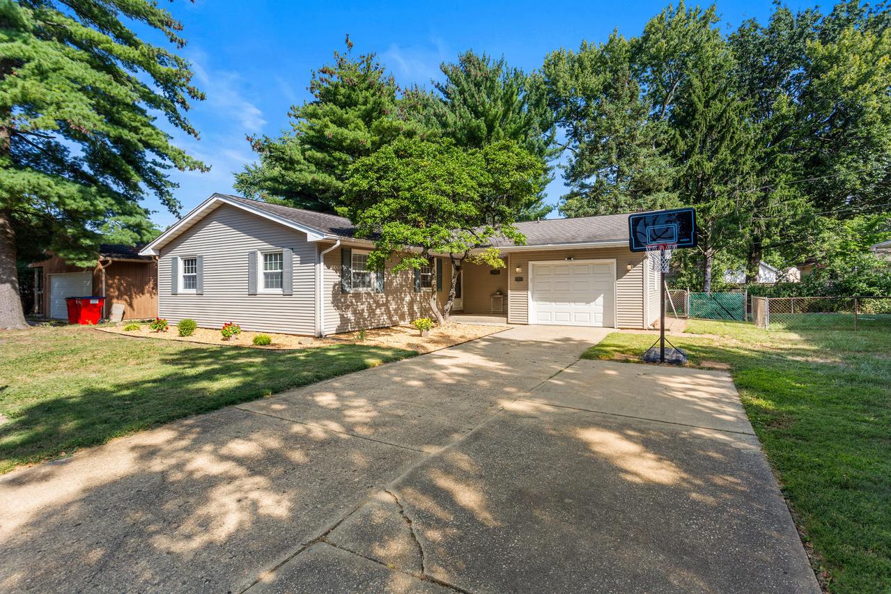 2306 Southmoor Dr., Champaign, IL 61821