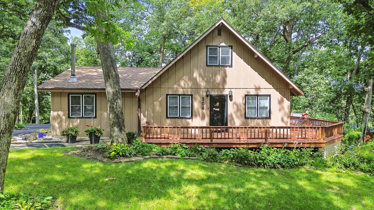 304 Wild Cherry Dr., Dixon, IL 61021