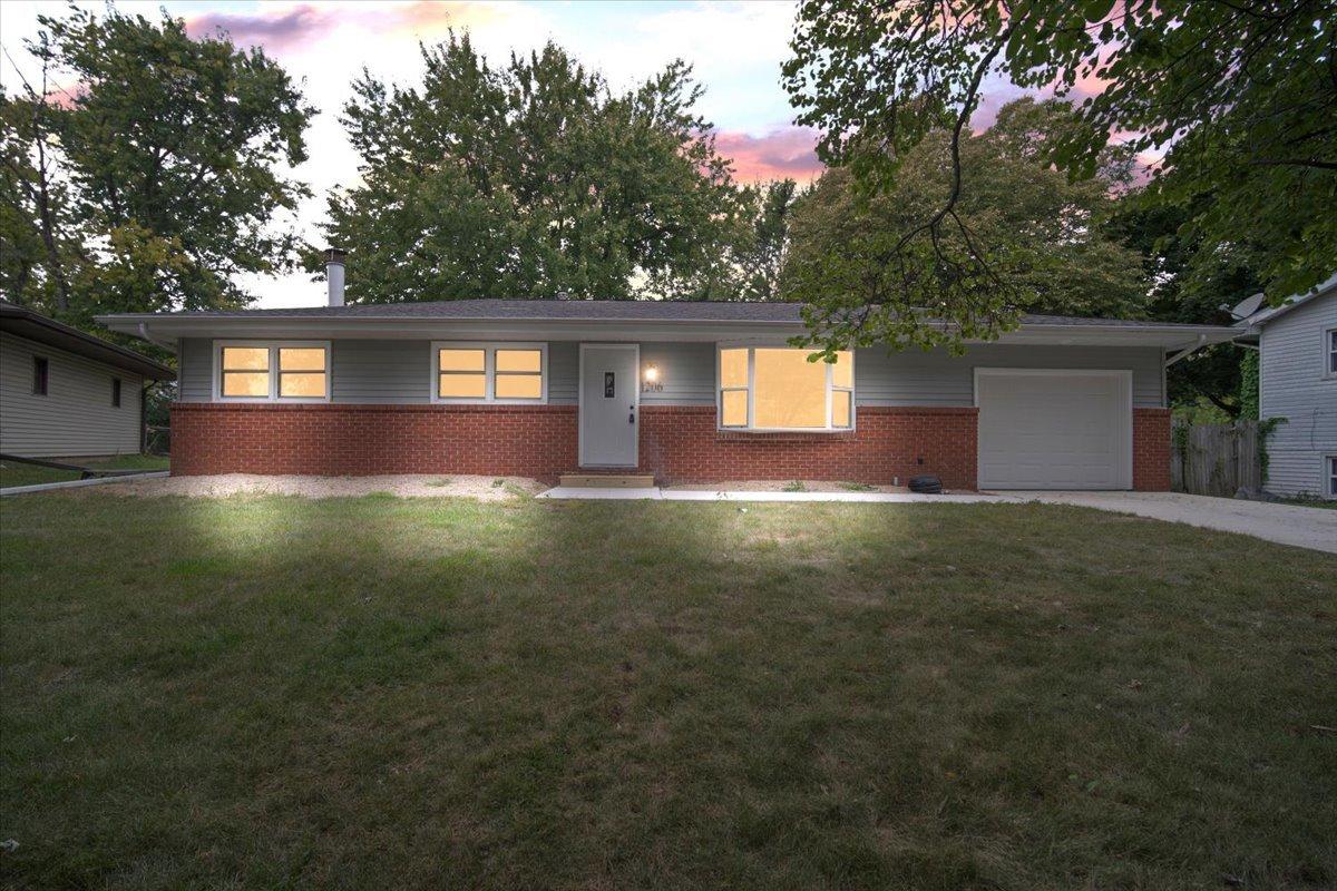 1206 Townley Dr., Bloomington, IL 61704