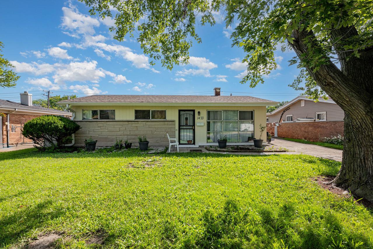 1433 Burnham Ave., Calumet City, IL 60409