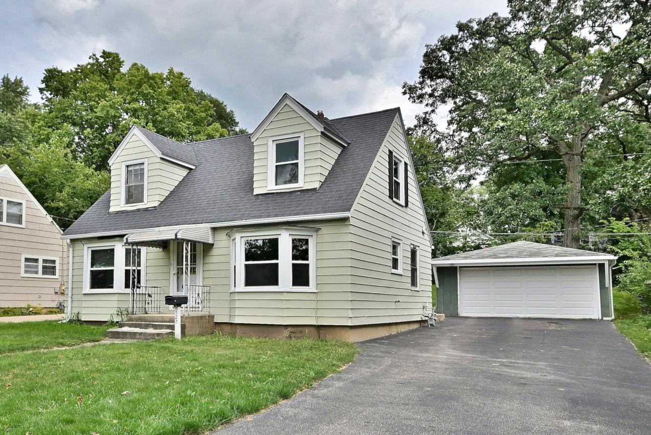527 Fremont St., West Chicago, IL 60185