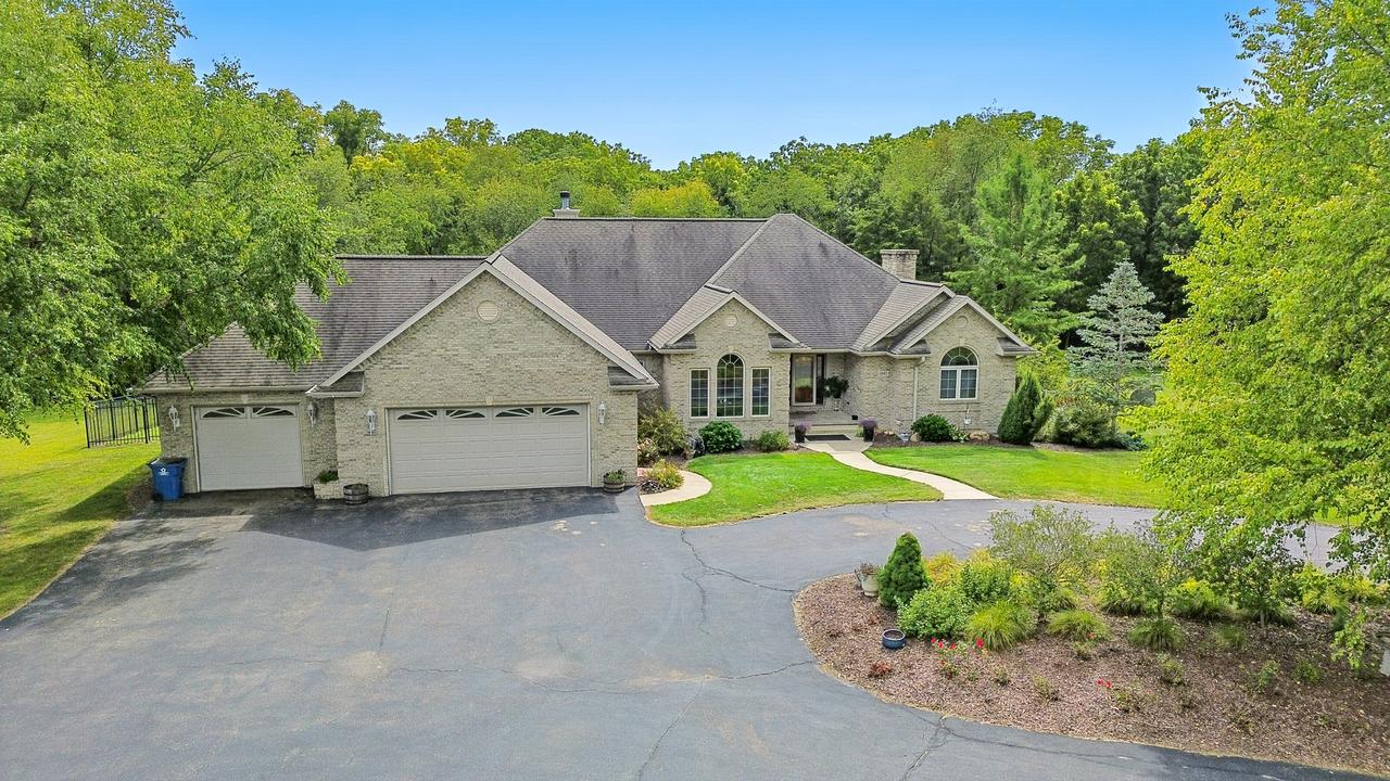 1581 Deer Path Ln., Franklin Grove, IL 61031