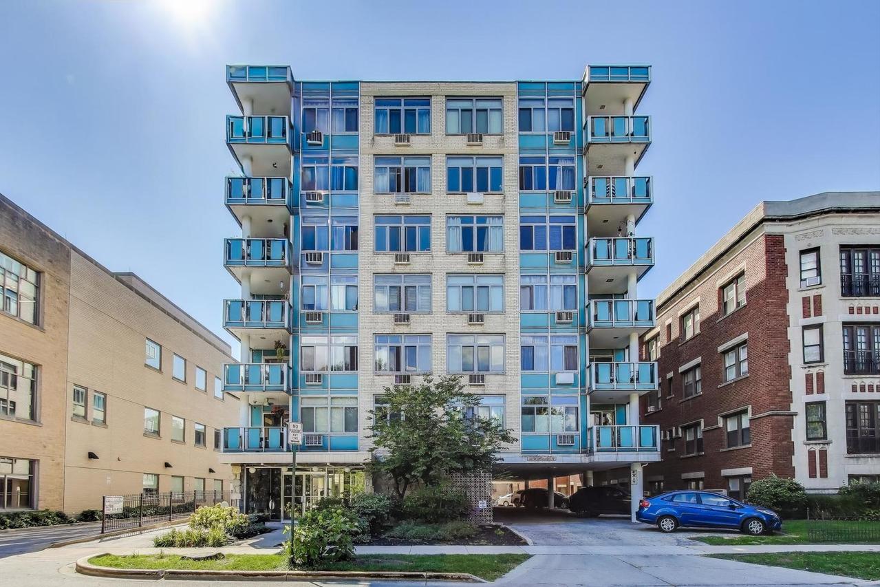 169 N Grove Ave. #1A, Oak Park, IL 60301