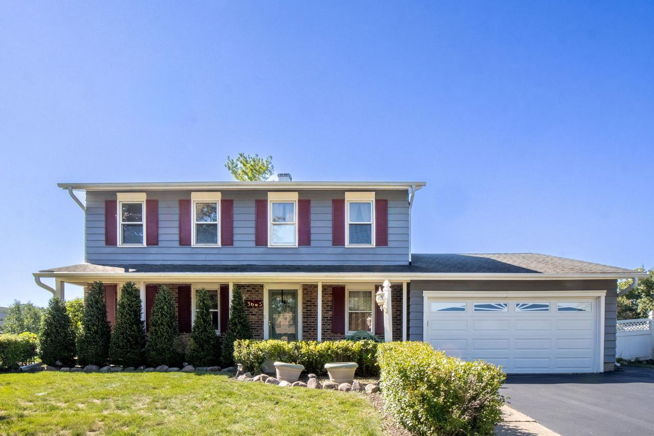 3666 Whispering Trails Dr., Hoffman Estates, IL 60192