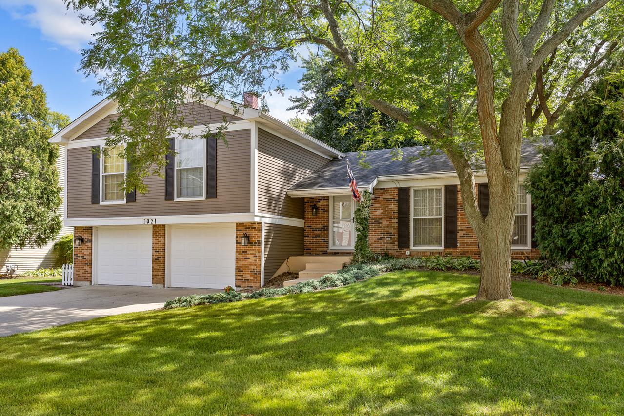 1021 Abbey Dr., Crystal Lake, IL 60014