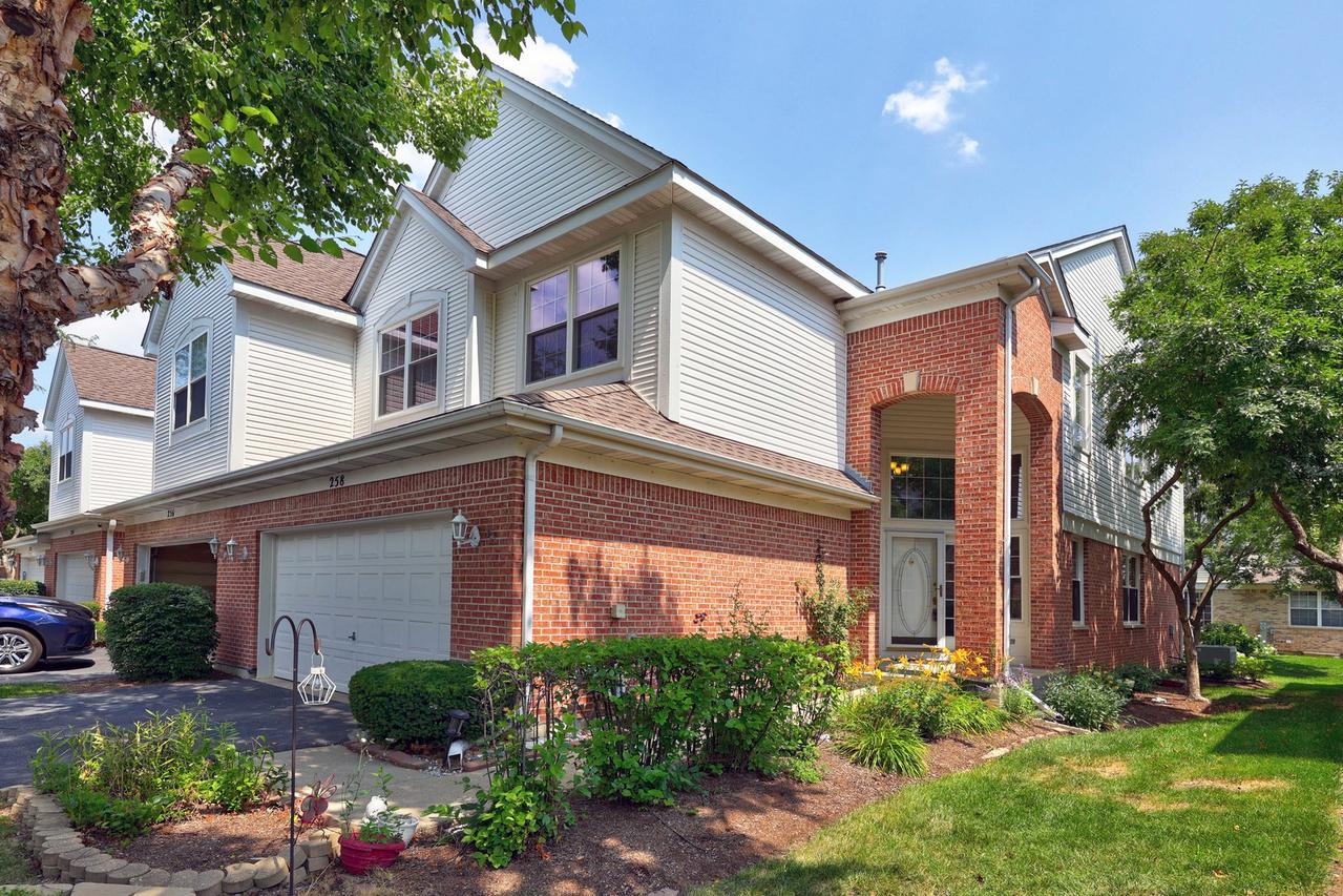 258 Bay Dr., Itasca, IL 60143