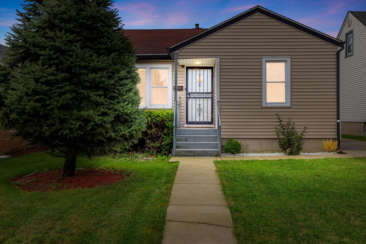2209 123rd Pl., Blue Island, IL 60406