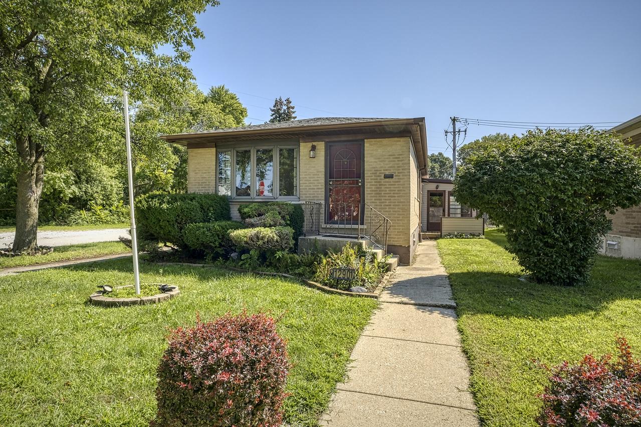 12901 S Carondolet Ave., Chicago, IL 60633