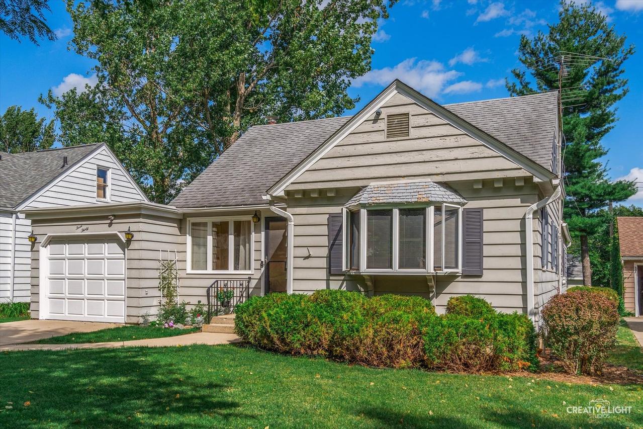 330 Ingleside Ave., Aurora, IL 60506