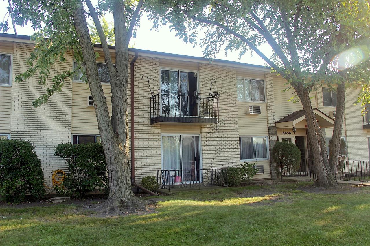 8856 Northshore Dr. #2C, Des Plaines, IL 60016
