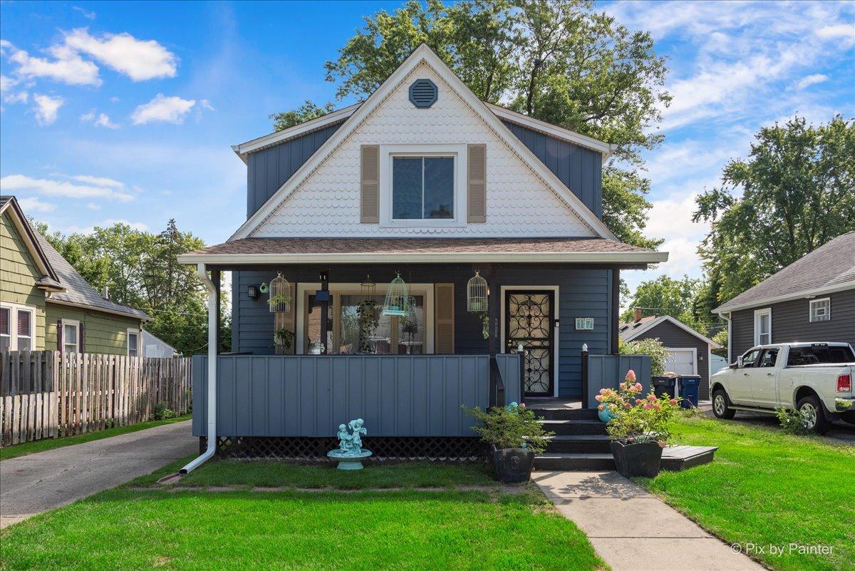 17 N Aldine St., Elgin, IL 60123