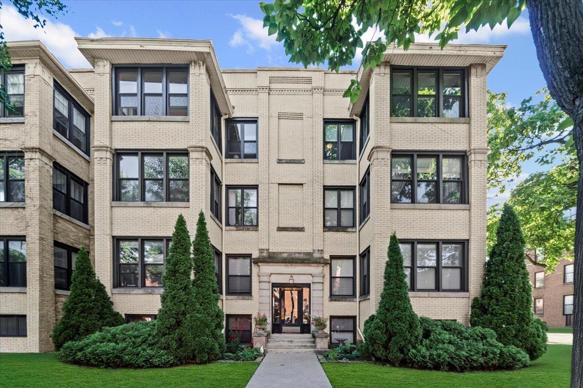 5935 N Magnolia Ave. #1, Chicago, IL 60660