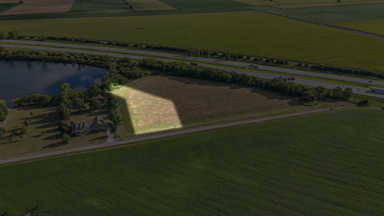 10 Moss Dr., Farmer City, IL 61842
