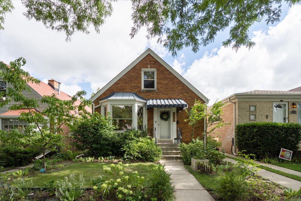 6752 W Rascher Ave., Chicago, IL 60656