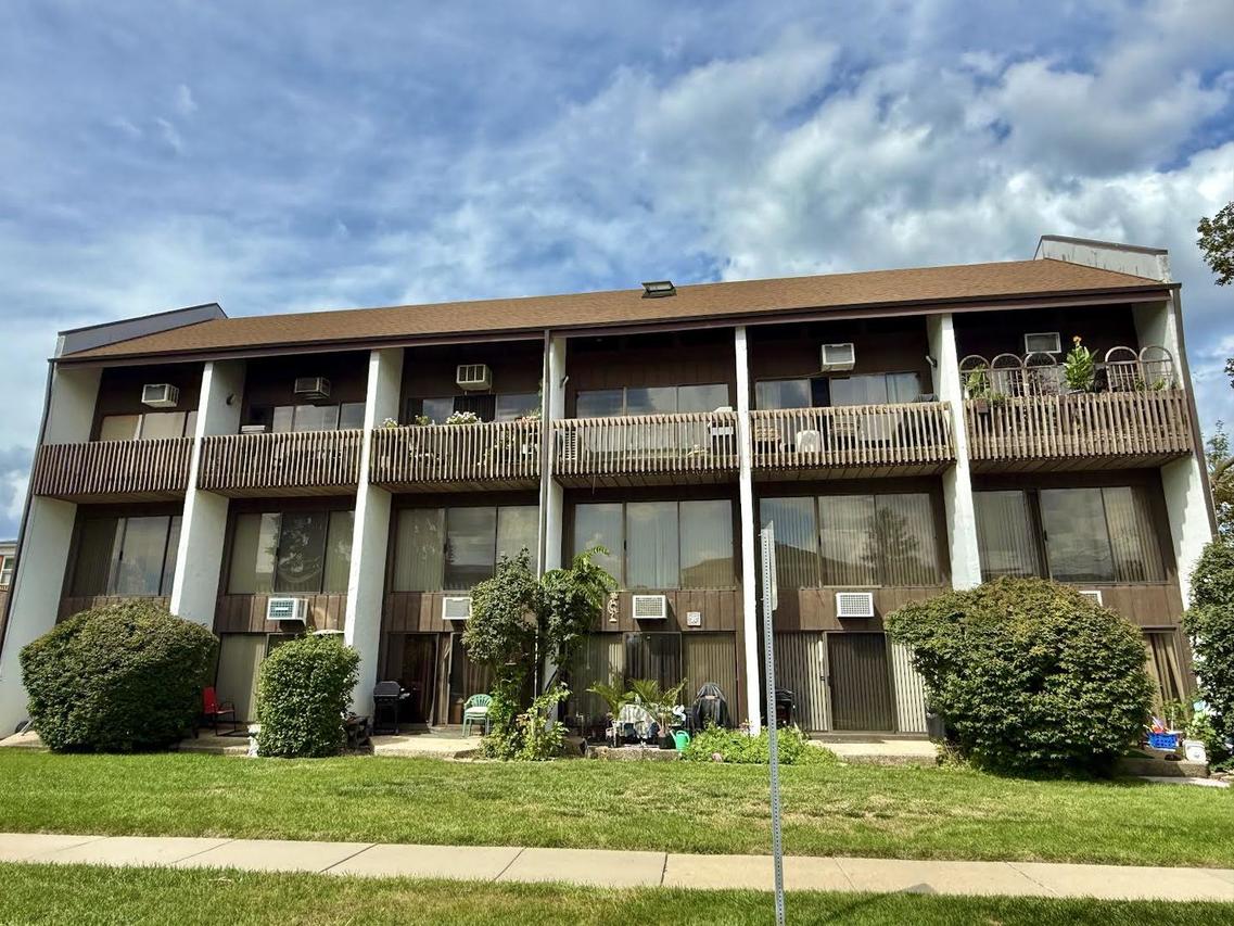 1296 E Washington St. #10, Des Plaines, IL 60016