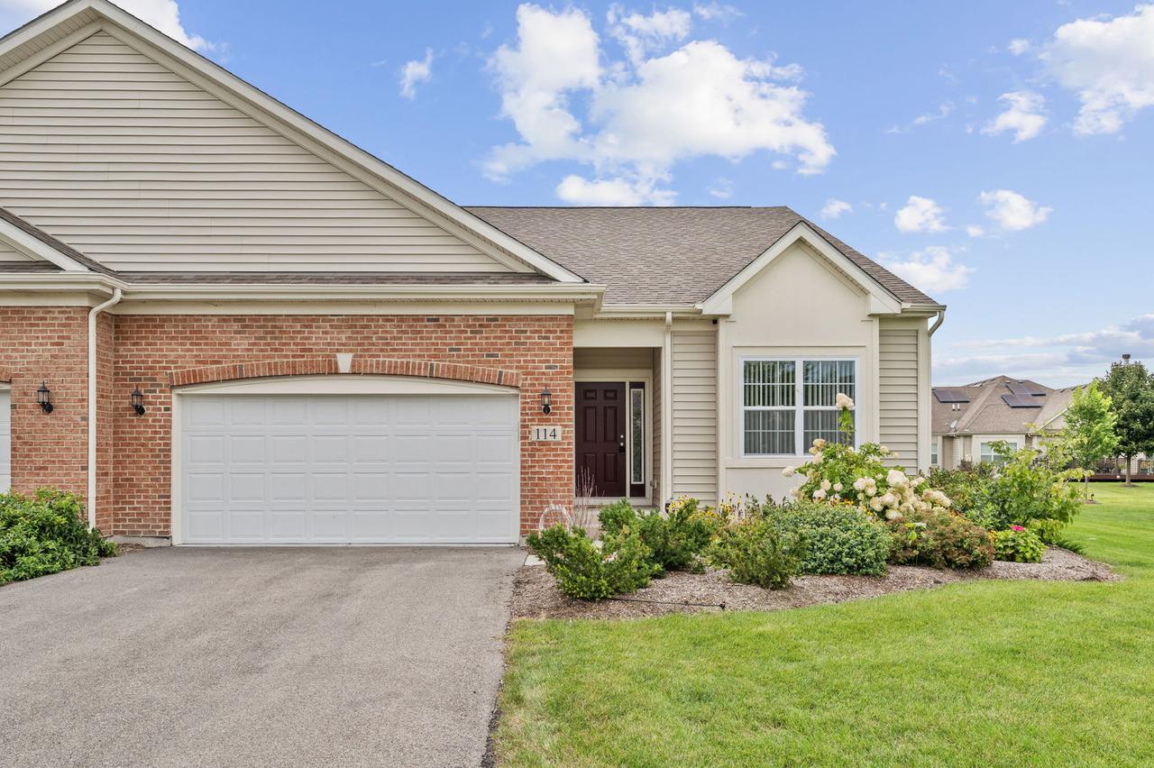 114 Easton Dr., Gilberts, IL 60136