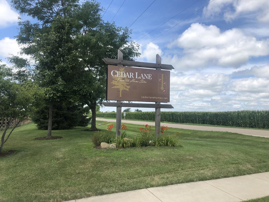 1880 Cedar Ln., Peru, IL 61354