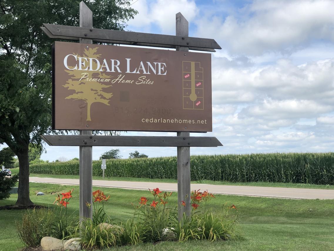 1885 Cedar Ln., Peru, IL 61354