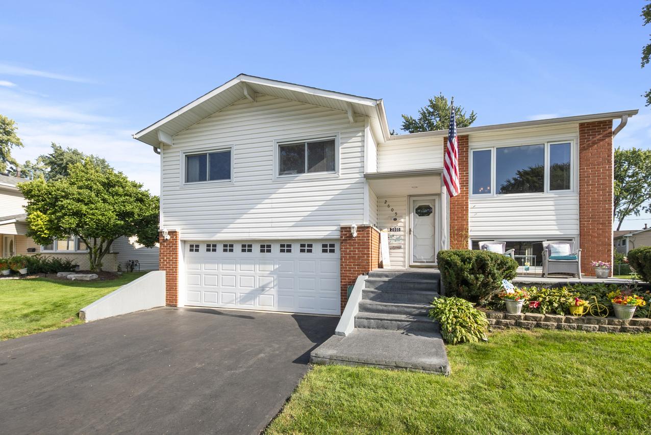 2605 Willow Ave., Woodridge, IL 60517