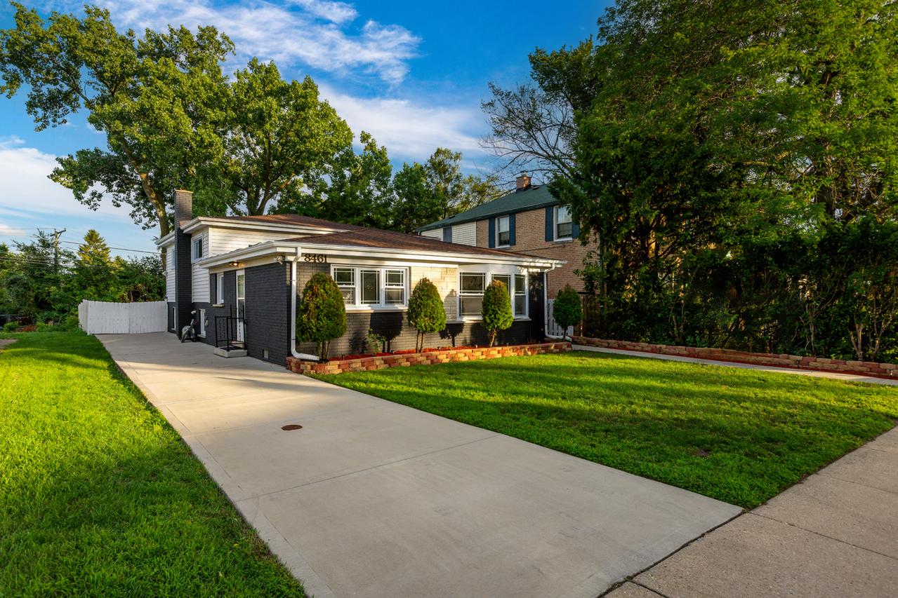 8461 Gross Point Rd., Skokie, IL 60077