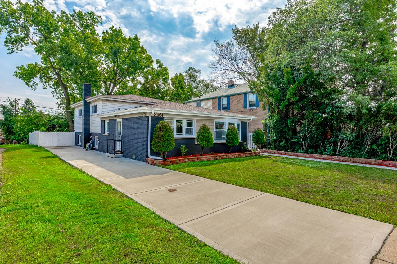 8461 Gross Point Rd., Skokie, IL 60077