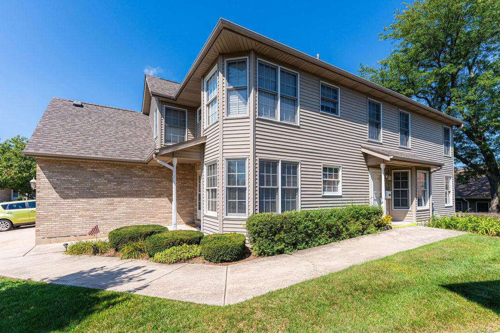 161 Mclaren Dr., Sycamore, IL 60178