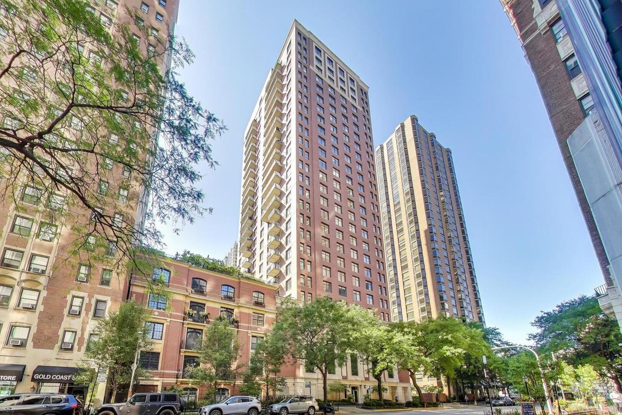 1122 N Dearborn St. #18i, Chicago, IL 60610