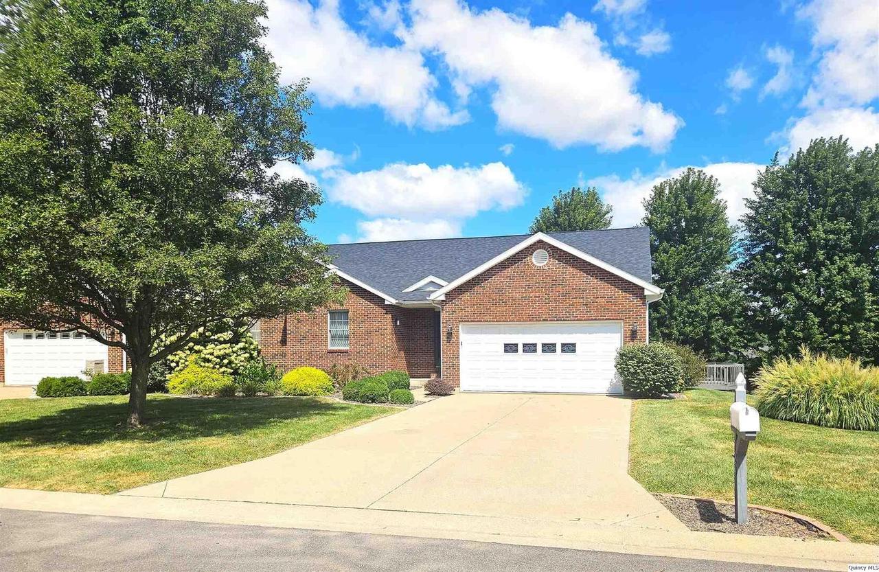 529 Woodbridge Dr., Quincy, IL 62301