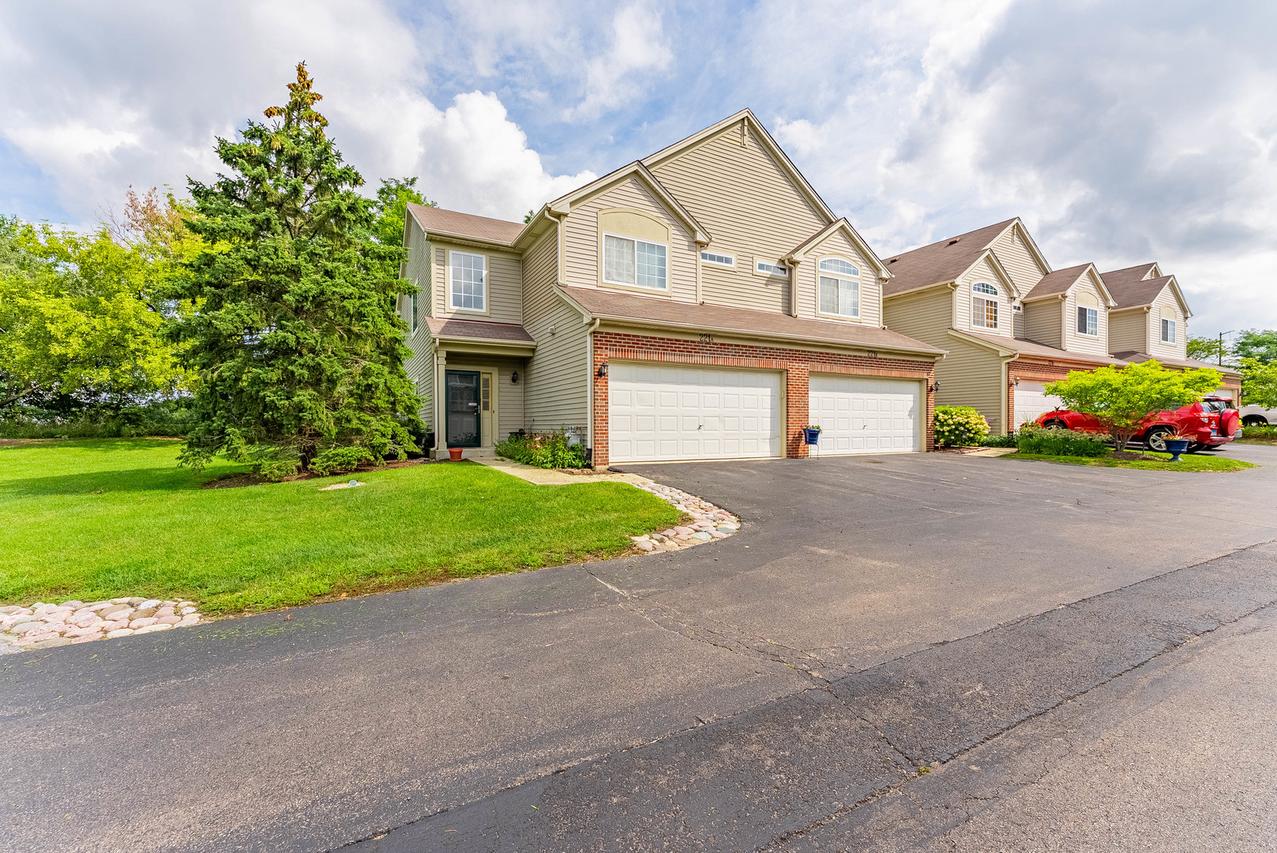 221 Nicole Dr. #A, South Elgin, IL 60177