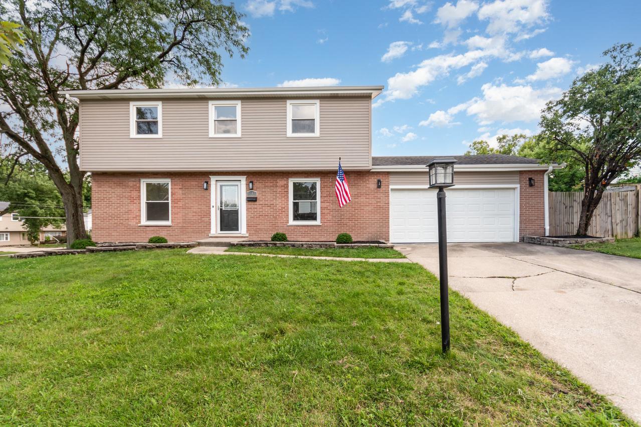 9101 Sycamore Dr., Hickory Hills, IL 60457