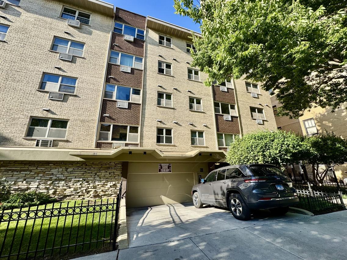 420 W Aldine Ave. #406, Chicago, IL 60657