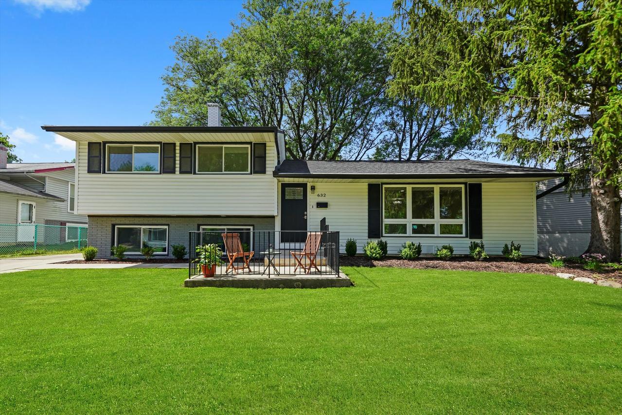 632 White Pine Rd., Buffalo Grove, IL 60089