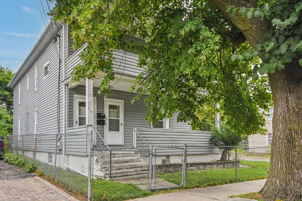 610 Bluff St., Waukegan, IL 60085