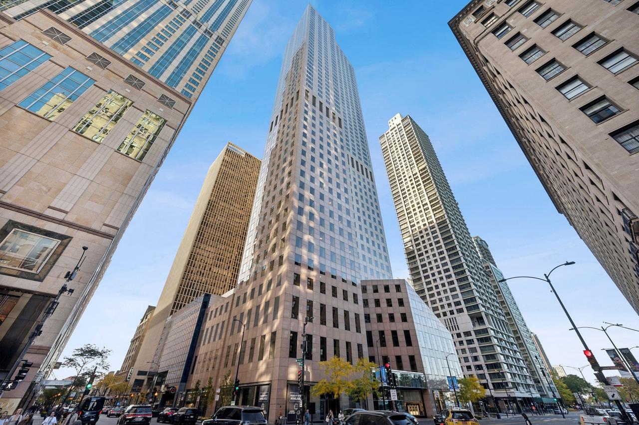 950 N Michigan Ave. #3705, Chicago, IL 60611