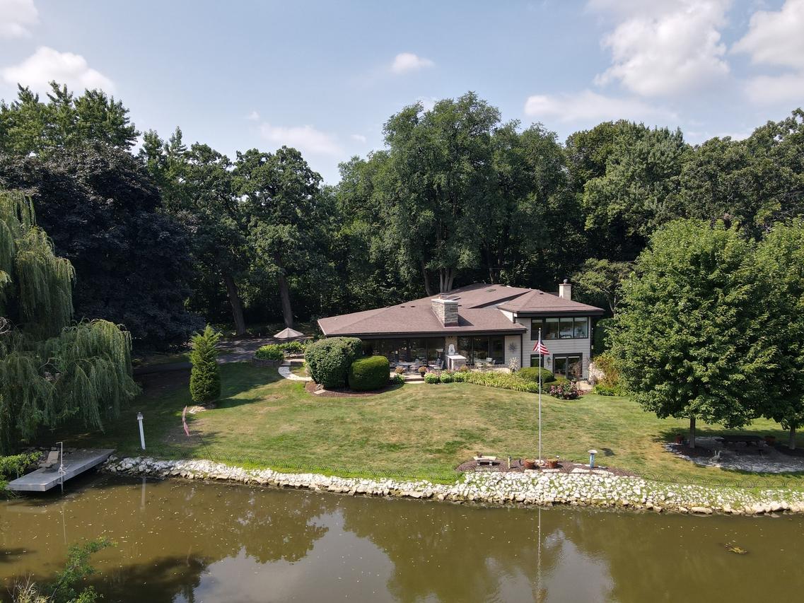 2050 Brookdale Ct., Palatine, IL 60067