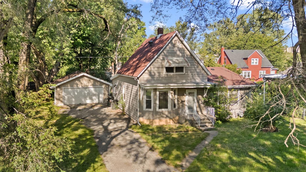 17206 Throop St., East Hazel Crest, IL 60429