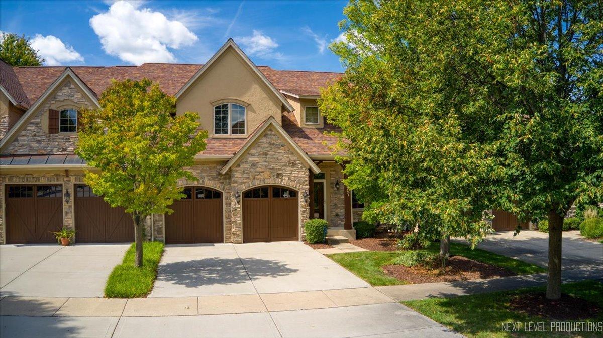 607 Bourbon Ln., Naperville, IL 60565