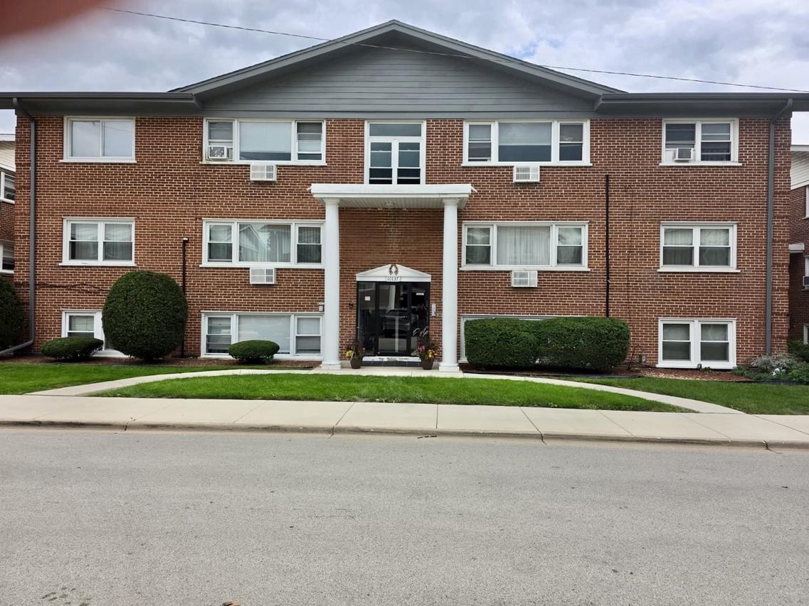 10137 Hartford Ct. #1C, Schiller Park, IL 60176