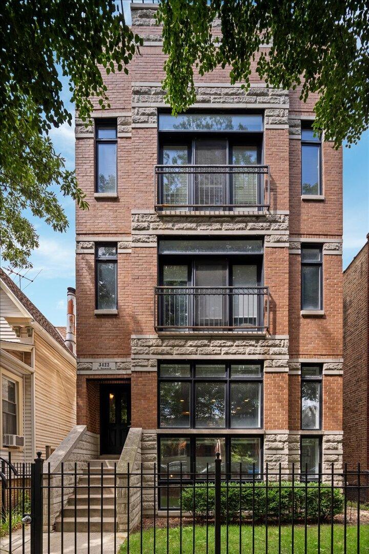 3422 N Bosworth Ave. #1, Chicago, IL 60657