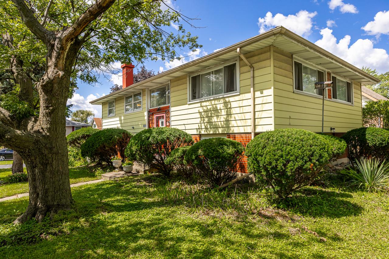 16948 Glen Oaks Dr., Country Club Hills, IL 60478