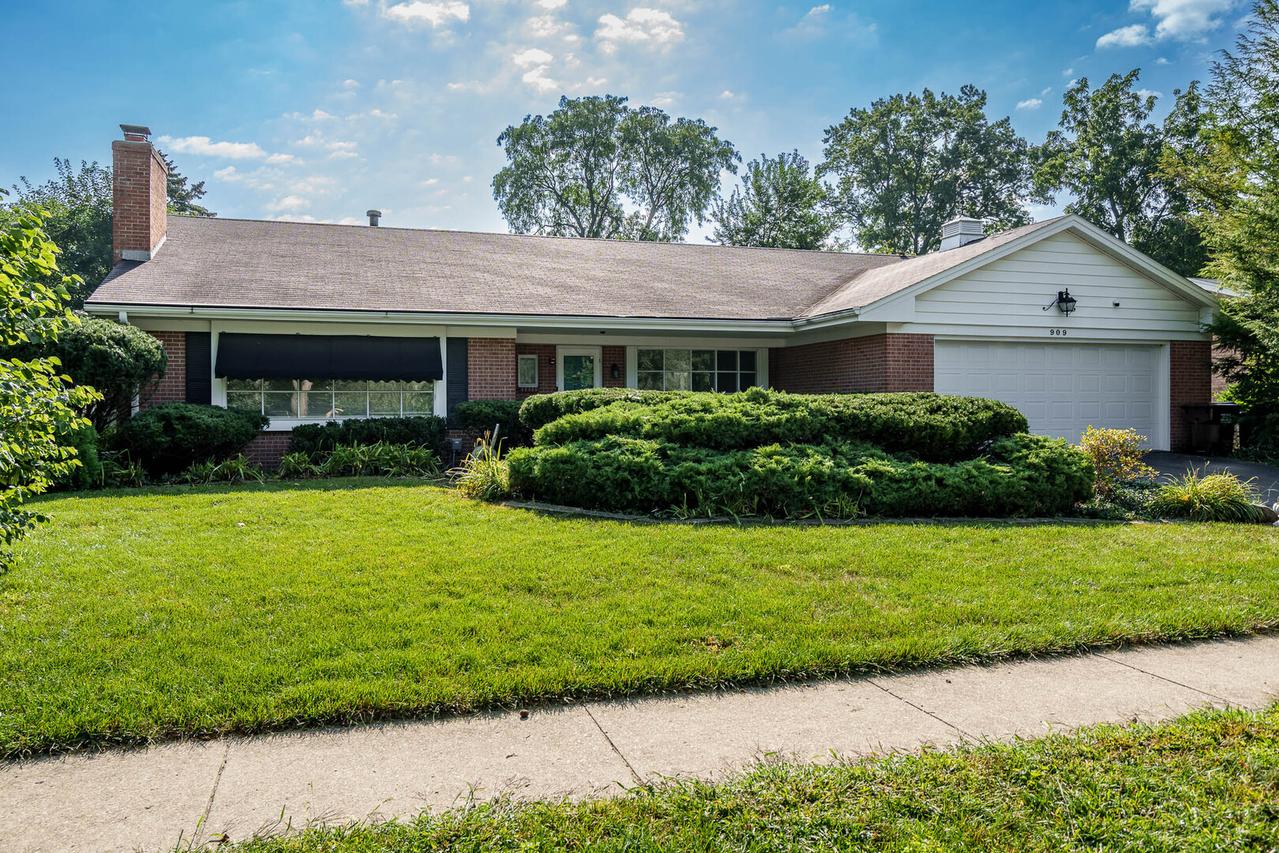 909 Woodlane Ave., Rockford, IL 61107