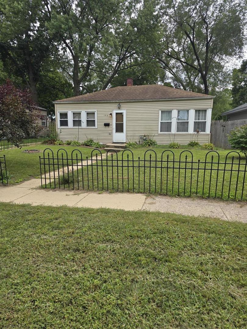 1916 Bell Ave., Rockford, IL 61103