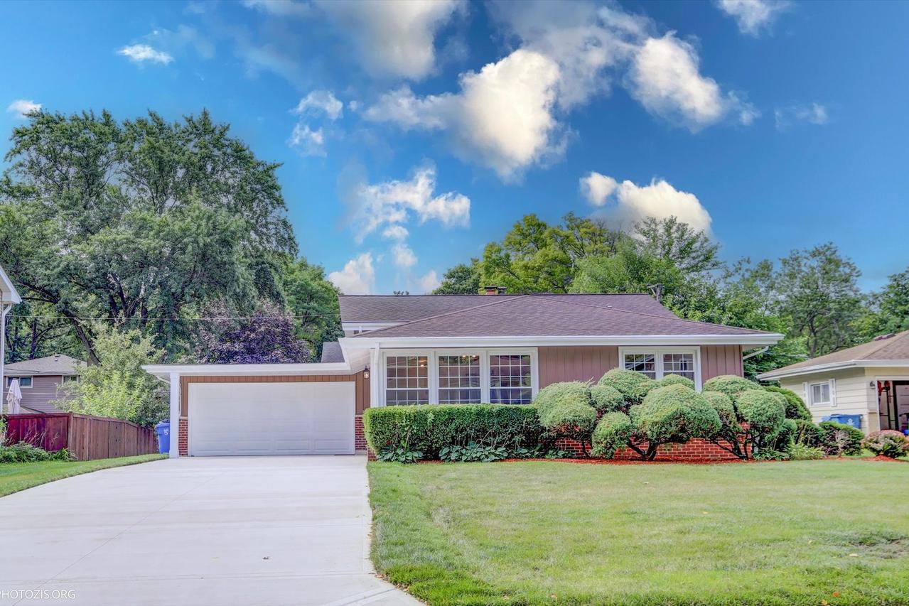 1501 E Barberry Ln., Mount Prospect, IL 60056