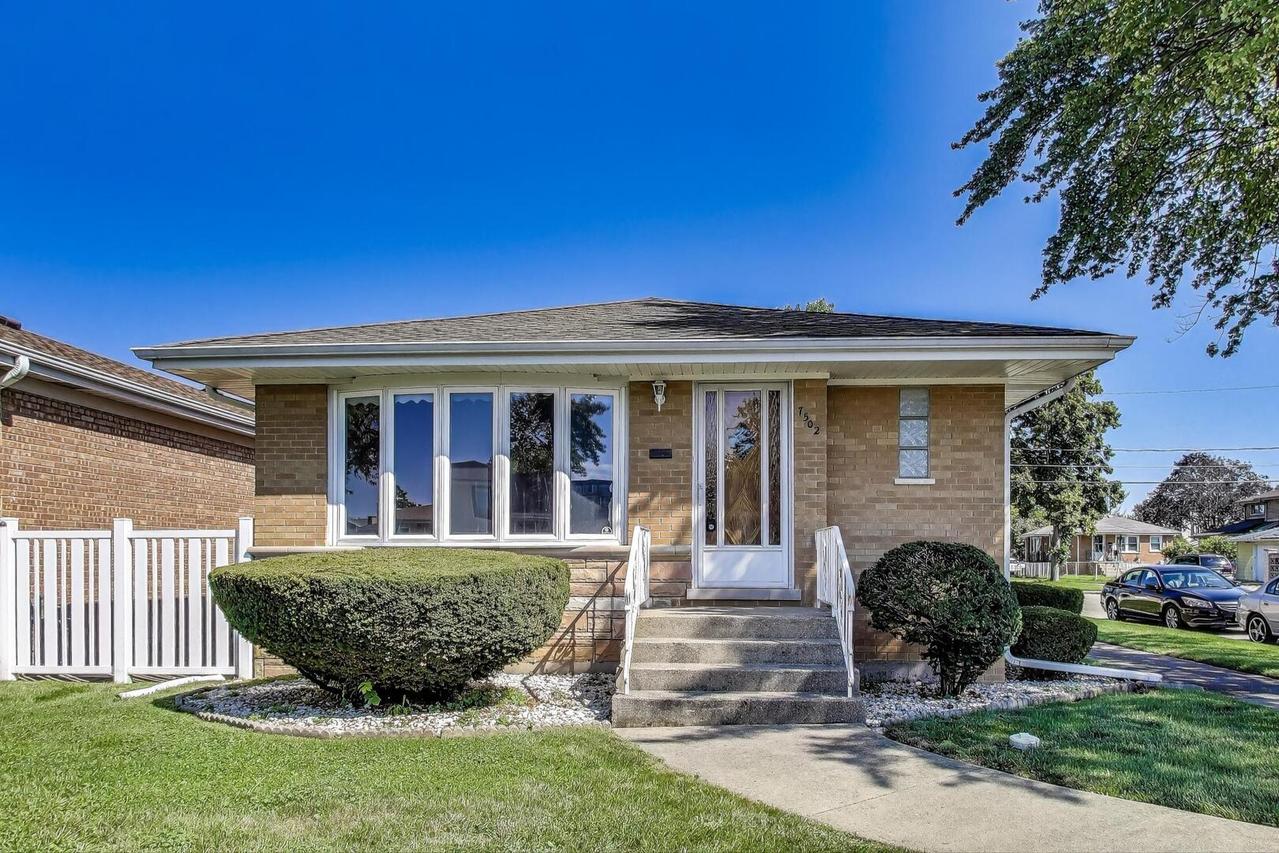 7502 W Strong St., Harwood Heights, IL 60706