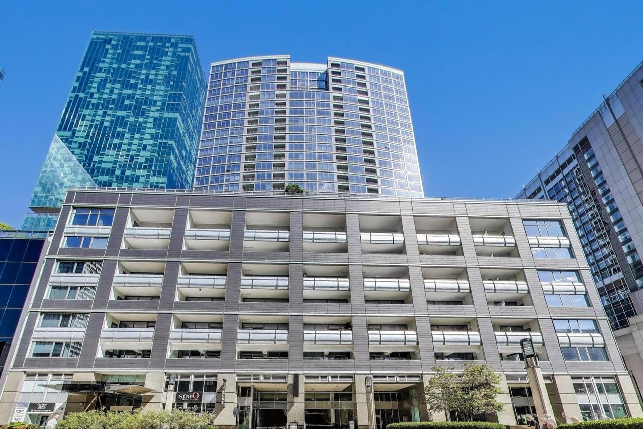 240 E Illinois St. #2202, Chicago, IL 60611