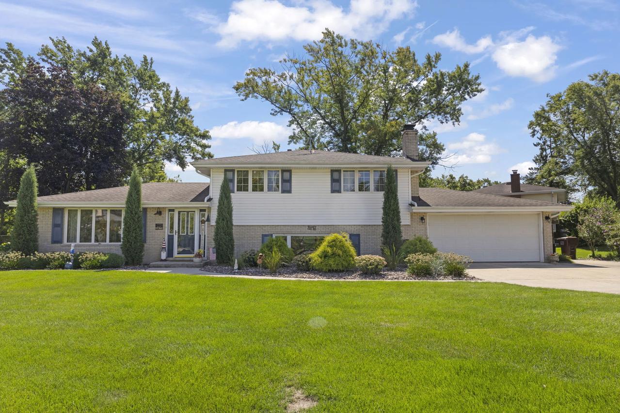 16401 Leslie Ann Dr., Tinley Park, IL 60477